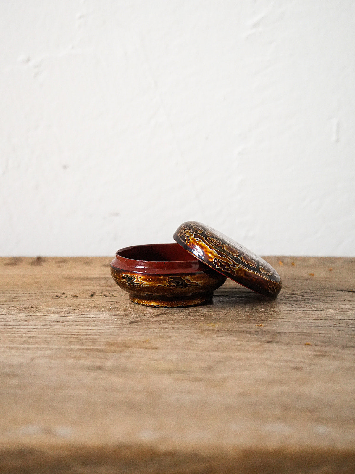 Round Laque Trinket Box