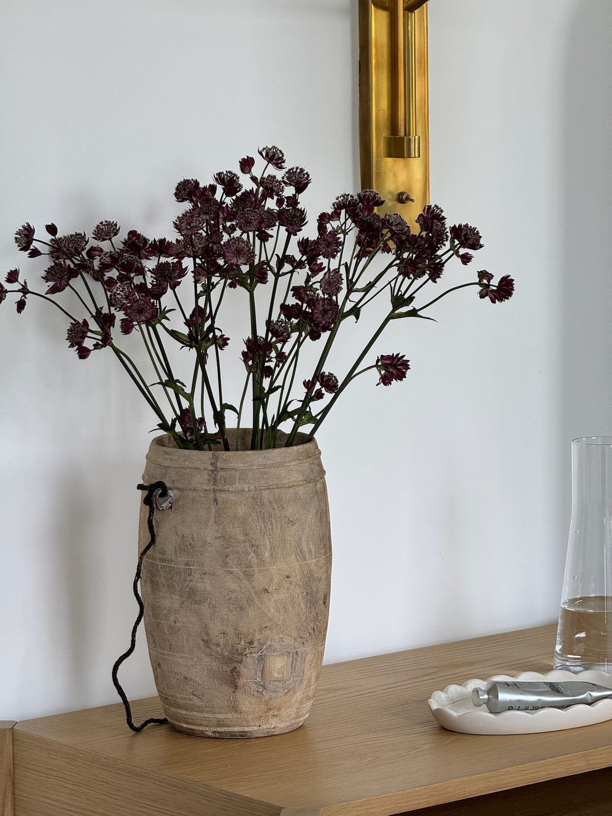 Wood pot with rope handle