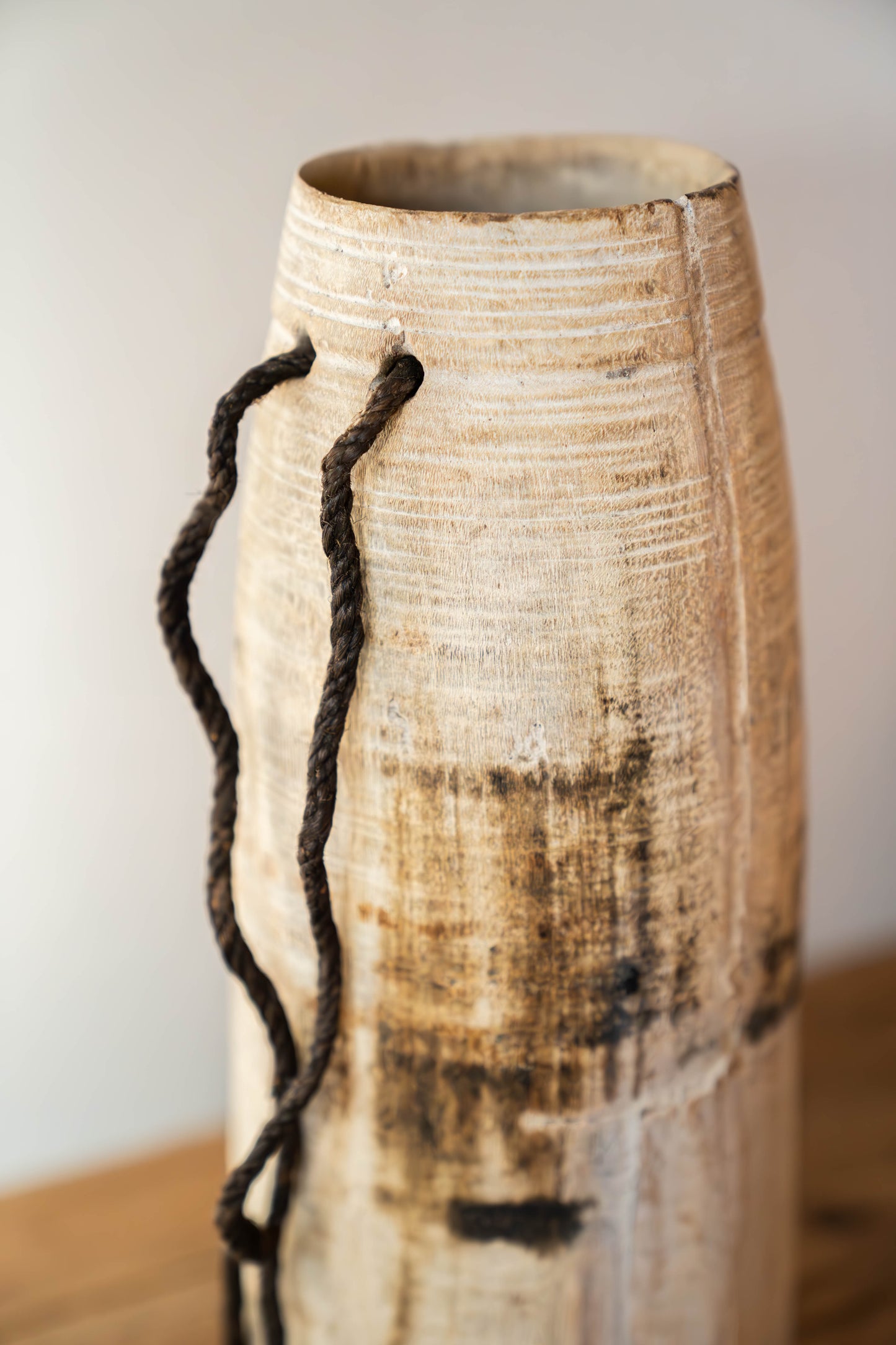 Wood pot with rope handle